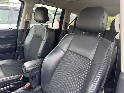 Used 2014 Jeep Compass Latitude AWD/4WD image 13