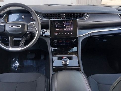 Certified 2023 Jeep Grand Cherokee Laredo image 12