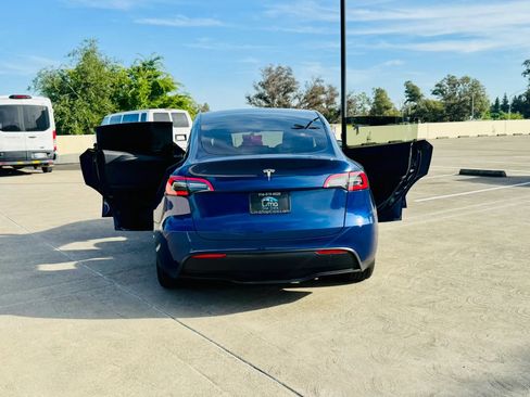 Used 2023 Tesla Model Y 2WD image 49