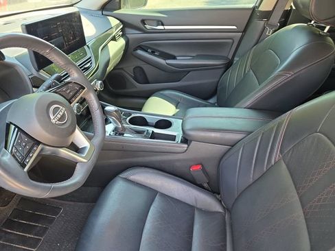 Used 2024 Nissan Altima 2.5 SR w/ SR Premium Package FWD image 11
