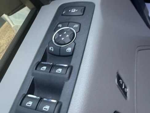 Used 2022 Ford F350 XLT w/ XLT Premium Package AWD/4WD image 14
