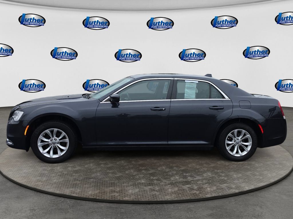 Used 2016 Chrysler 300 Limited RWD image 2