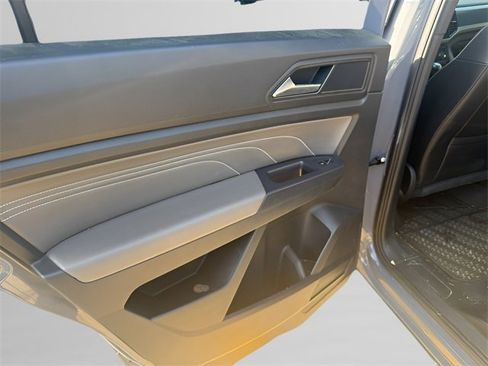 Used 2021 Volkswagen Atlas Cross Sport SEL R-Line w/ Cross Sport MDO Package image 4