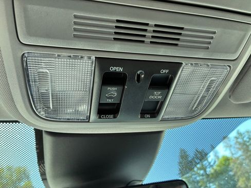 Used 2022 Honda Odyssey EX-L image 36