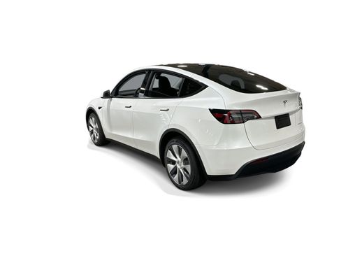 Certified 2023 Tesla Model Y Long Range AWD/4WD image 4