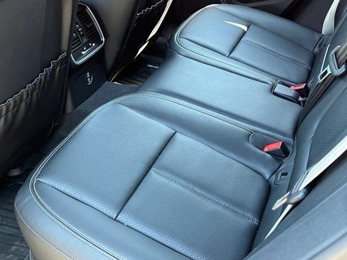Certified 2026 Porsche Macan AWD/4WD image 18
