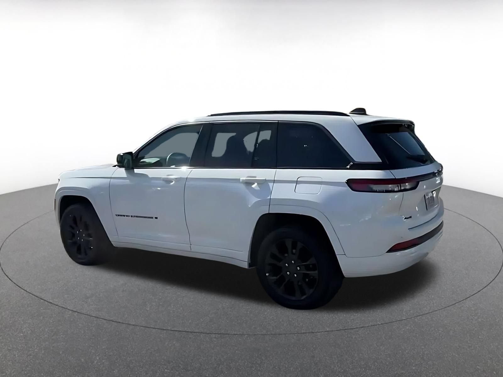Used 2026 Jeep Grand Cherokee Limited AWD/4WD image 9