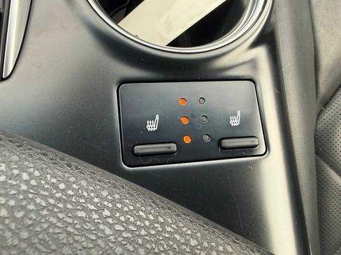 Used 2018 Toyota Camry XLE image 29