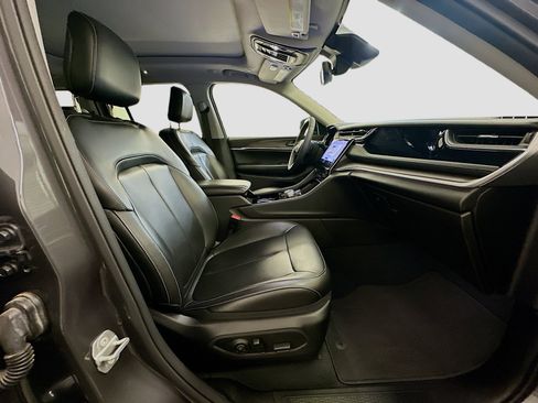 Used 2023 Jeep Grand Cherokee 4WD 4xe image 32