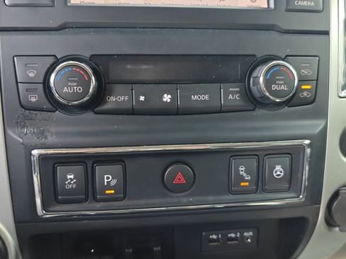 Used 2019 Nissan Titan PRO-4X w/ Pro-4x Convenience Package image 35