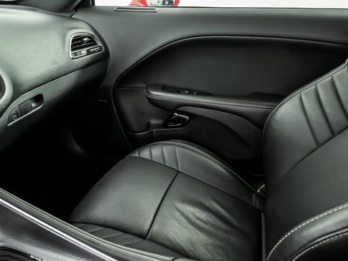 Used 2015 Dodge Challenger SRT Hellcat image 36