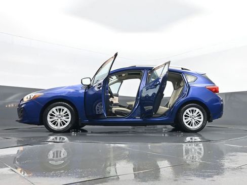 Used 2017 Subaru Impreza 2.0i Premium image 32