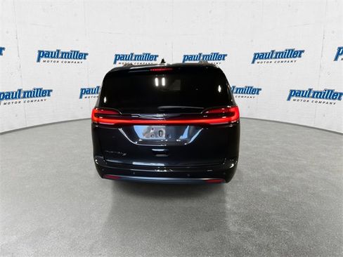 Used 2023 Chrysler Pacifica Touring-L w/ S Appearance Package image 12