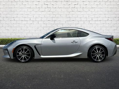 Used 2023 Toyota GR86 RWD image 7