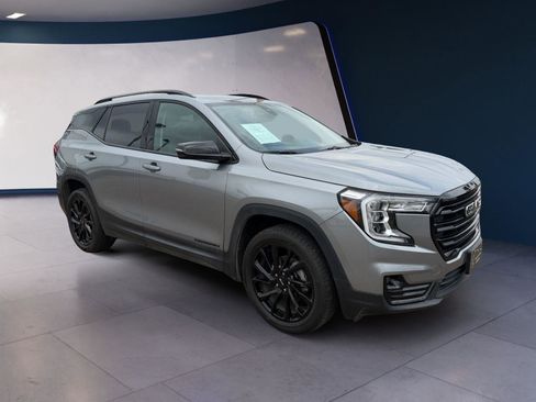 Used 2024 GMC Terrain SLT w/ Elevation Edition AWD/4WD image 7