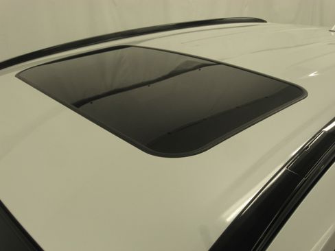 Used 2021 Toyota RAV4 XLE Premium image 23