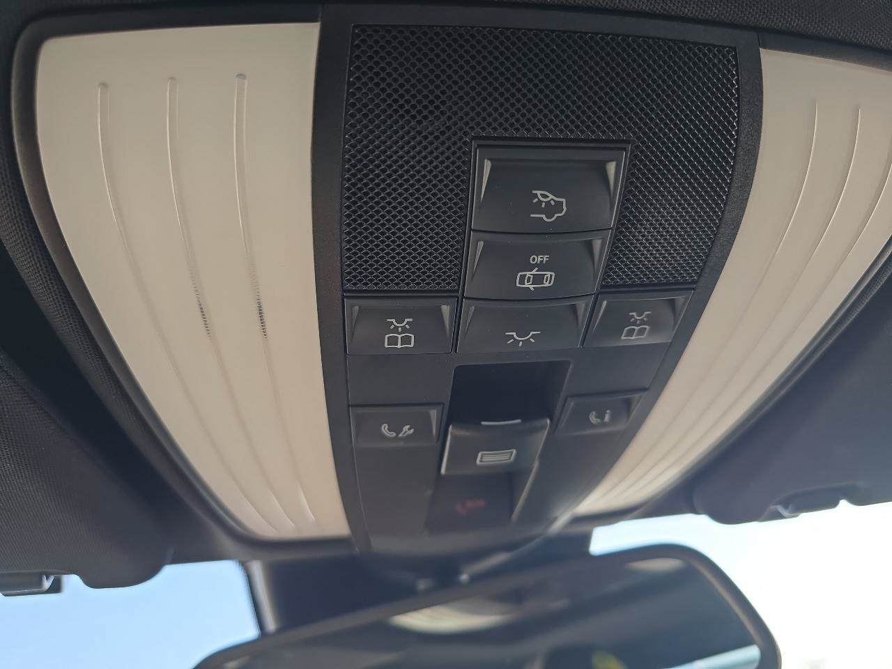 Used 2015 Mercedes-Benz E 400 4MATIC Sedan image 36