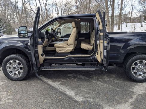 Used 2021 Ford F350 Lariat w/ Chrome Package image 24