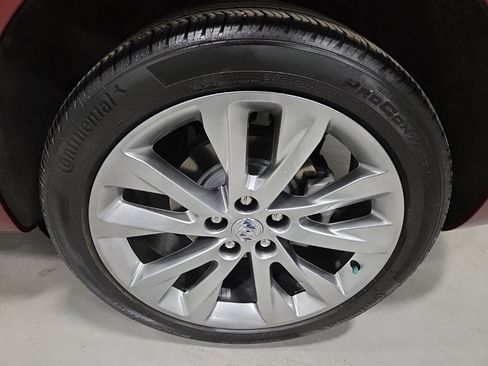 Used 2023 Buick Envision Avenir image 10