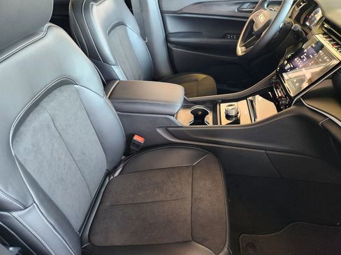 New 2025 Jeep Grand Cherokee L Altitude image 12