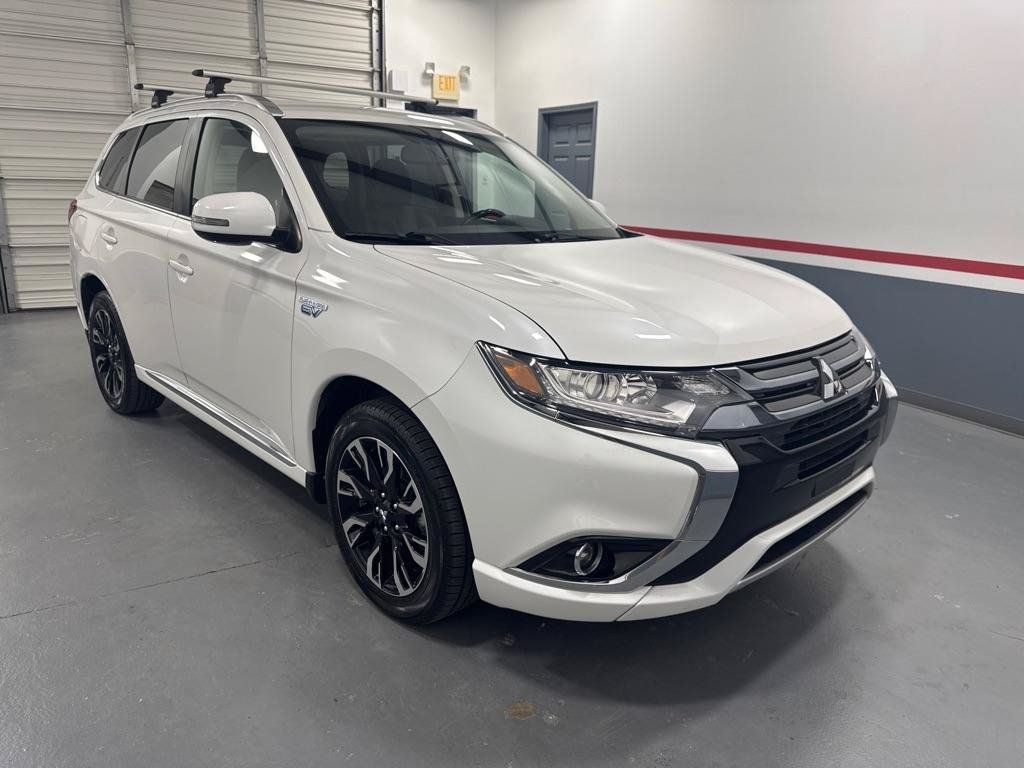Used 2018 Mitsubishi Outlander SEL AWD/4WD image 2