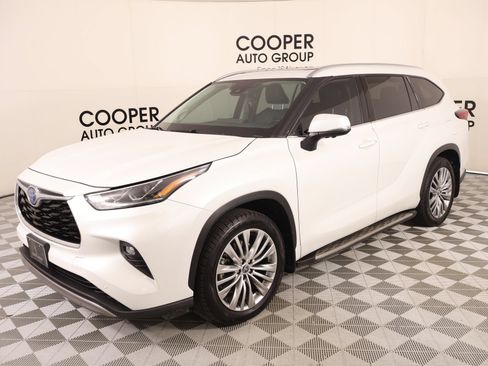 Used 2023 Toyota Highlander Platinum FWD image 10