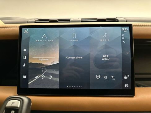 Certified 2023 Land Rover Defender 90 V8 image 9