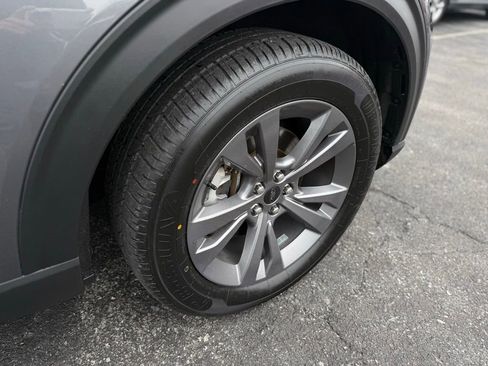 Used 2022 Ford Explorer XLT w/ Equipment Group 202A image 8