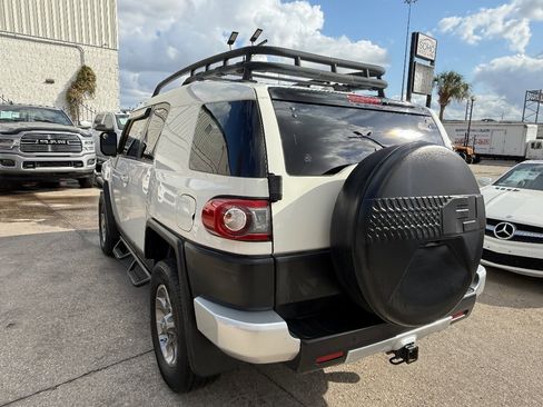 Used 2014 Toyota FJ Cruiser 4WD image 7