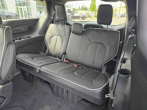 New 2026 Chrysler Pacifica Limited w/ S Appearance Package image 17