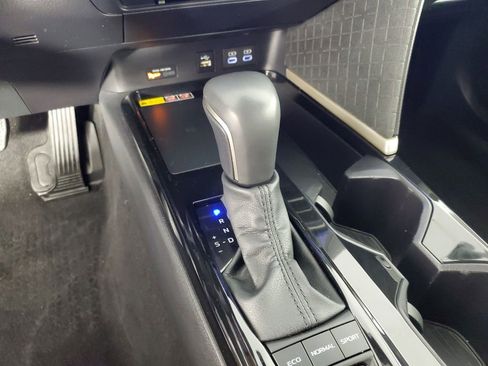 Used 2025 Toyota Camry XLE image 18