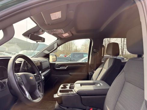 Used 2024 Chevrolet Silverado 1500 LT image 13