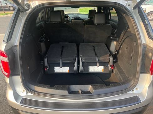 Used 2018 Ford Explorer XLT w/ Equipment Group 202A AWD/4WD image 22