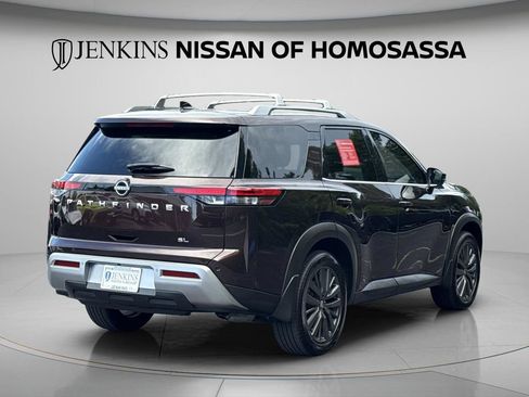 Certified 2022 Nissan Pathfinder SL w/ SL Premium Package FWD image 3