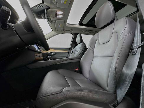 Certified 2025 Volvo XC90 T8 Plus w/ Protection Package Premier image 19