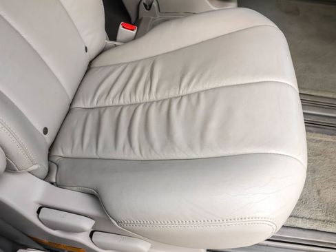 Used 2014 Toyota Sienna XLE image 31