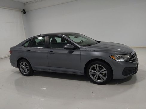 Used 2024 Volkswagen Jetta SE FWD image 11