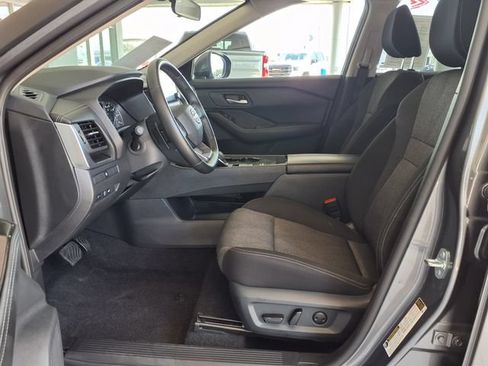 Used 2025 Nissan Rogue SV FWD image 19