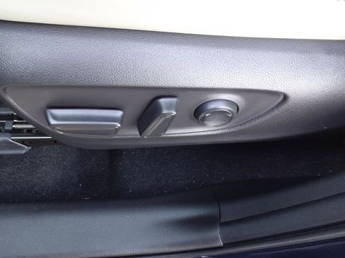 Used 2022 Toyota RAV4 XLE Premium image 14