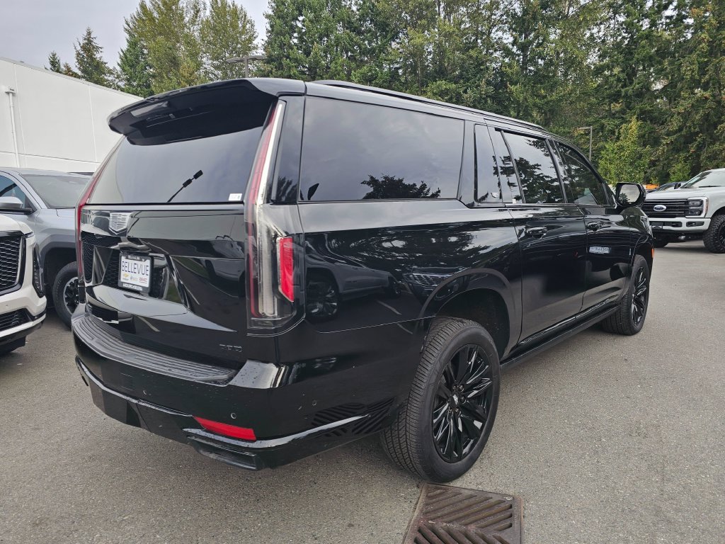 Used 2024 Cadillac Escalade ESV Sport Platinum w/ Heavy-Duty Trailer Package AWD/4WD image 7