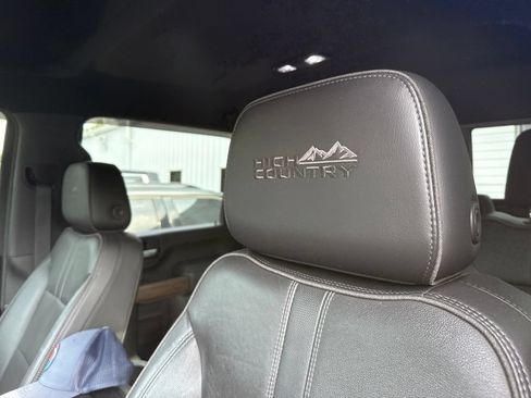 Used 2020 Chevrolet Silverado 2500 High Country w/ Technology Package AWD/4WD image 10