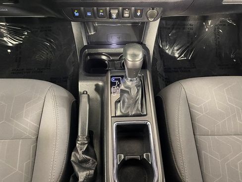 Certified 2019 Toyota Tacoma TRD Sport AWD/4WD image 16