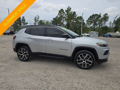 Certified 2025 Jeep Compass Limited w/ Elite Group AWD/4WD image 2