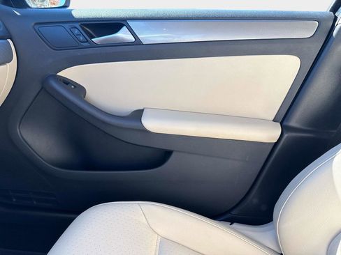 Used 2017 Volkswagen Jetta SE image 23