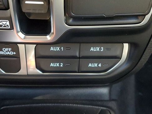 New 2025 Jeep Gladiator Mojave image 32