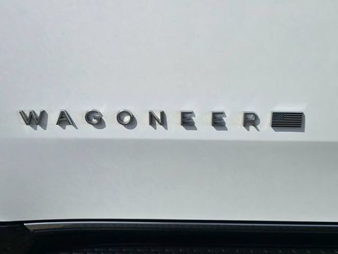 Certified 2023 Jeep Wagoneer Series III w/ Preferred Equipment Group AWD/4WD image 32
