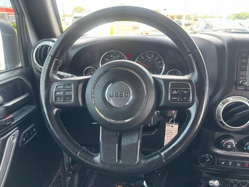 Used 2017 Jeep Wrangler Unlimited Sahara w/ Connectivity Group AWD/4WD image 14