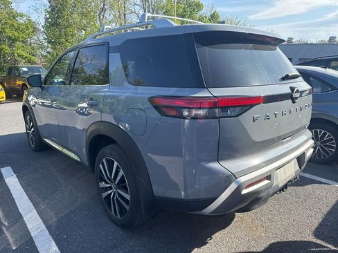 Used 2025 Nissan Pathfinder Platinum w/ Cargo Package image 3