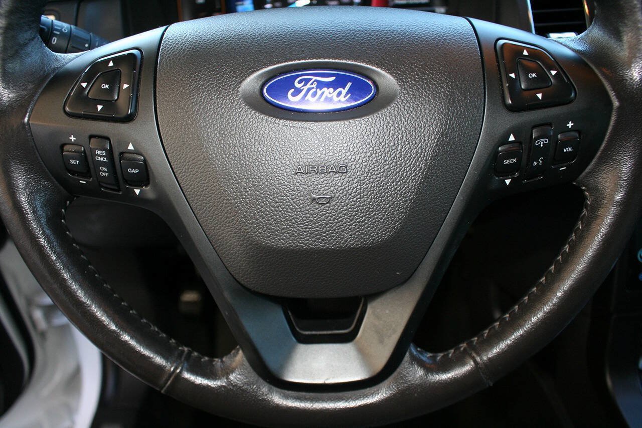 Used 2016 Ford Flex Limited w/ Equipment Group 301A FWD image 16