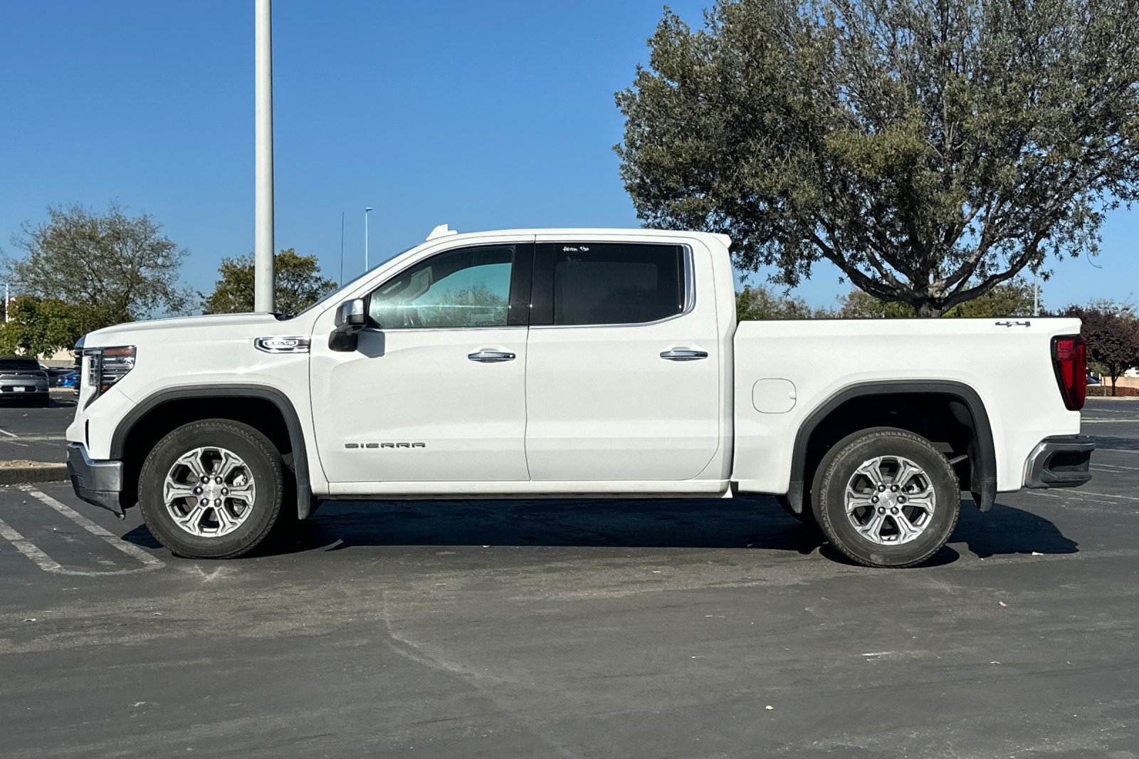 Used 2025 GMC Sierra 1500 SLT AWD/4WD image 7